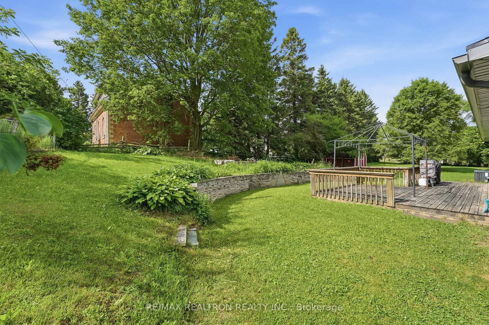 18 Station Street • Amaranth, ON photo 36