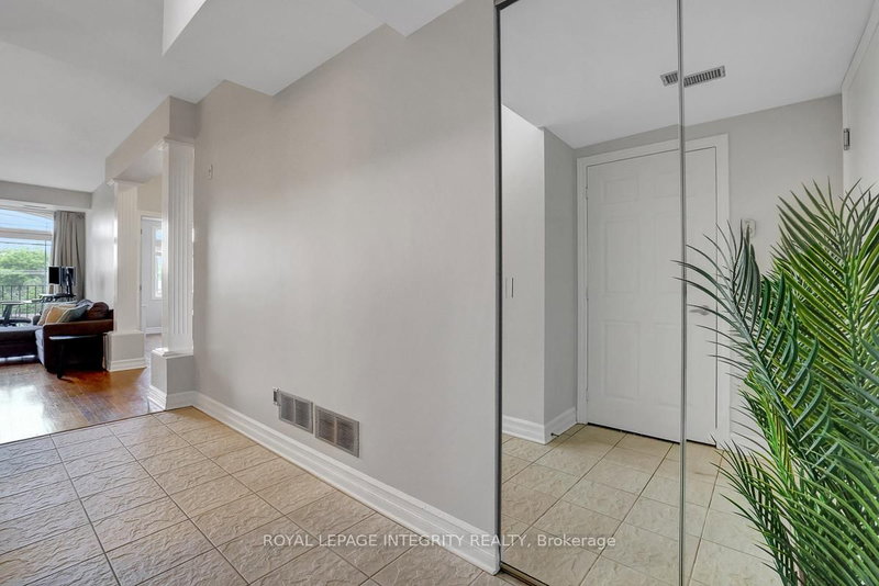 Unit 402 — 711 Churchill Avenue N, Ottawa