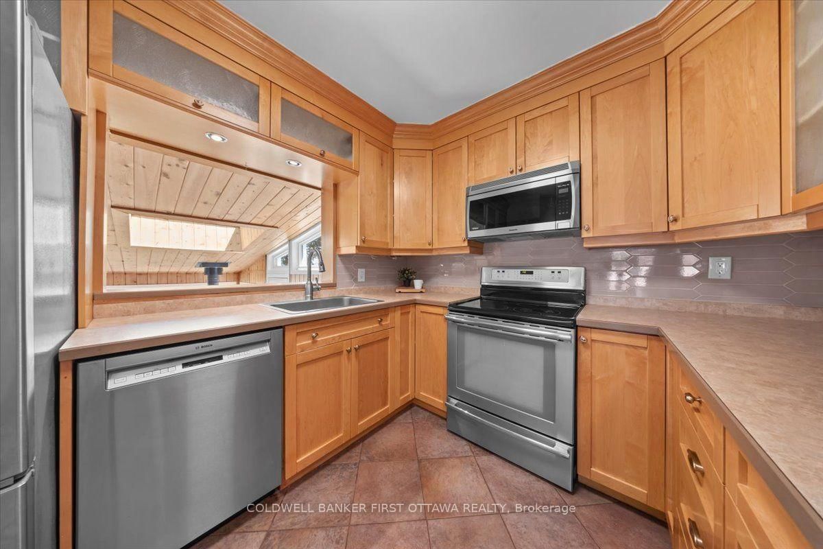 881 BLAIR Road • Ottawa, ON photo 13
