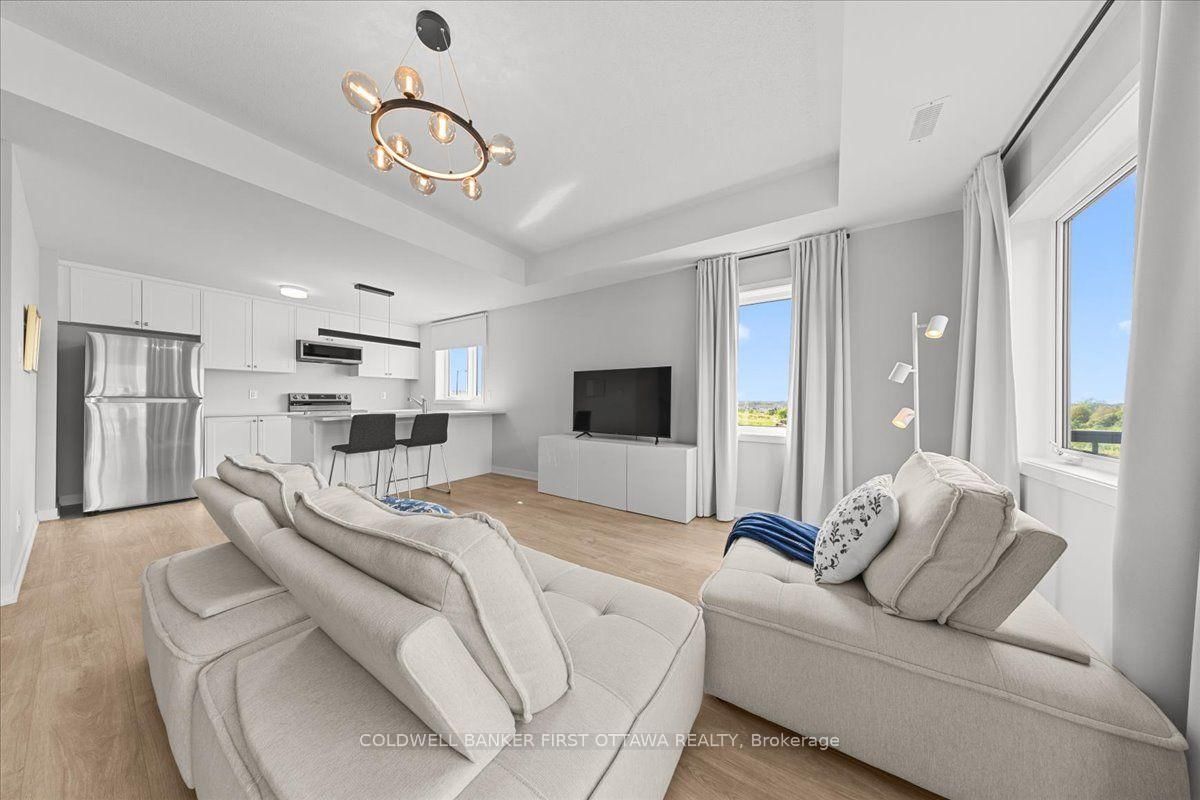 210 PARNIAN Private • Barrhaven, ON photo 8