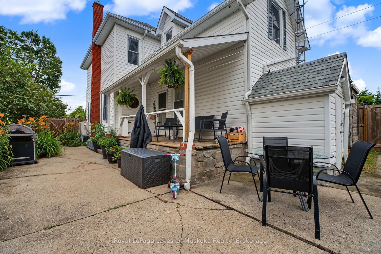 152 Main Street • Burk's Falls, ON photo 2