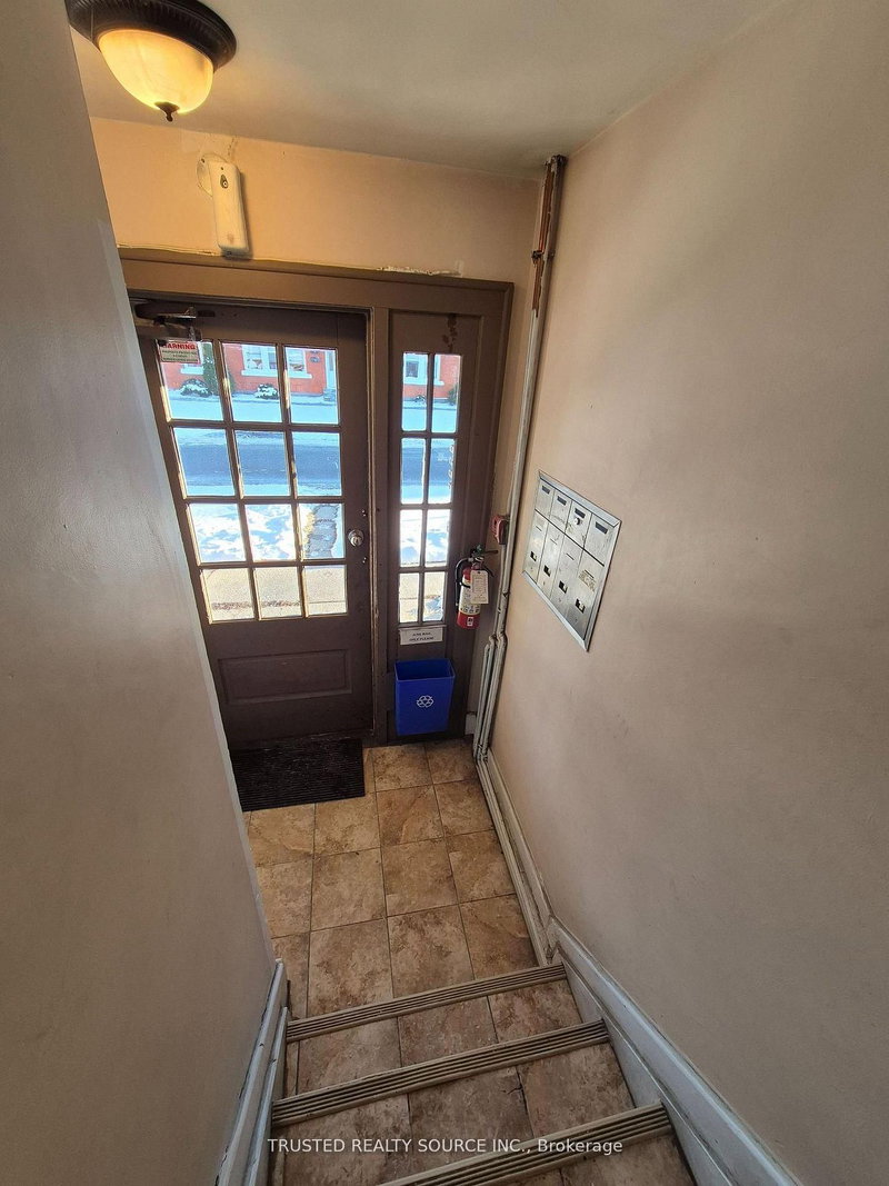 #4 - 1614 Ontario Street