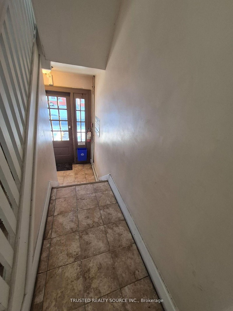 #4 - 1614 Ontario Street