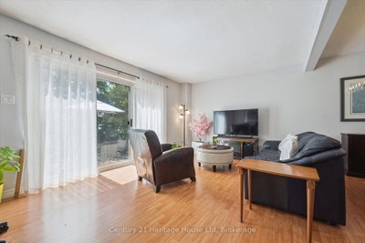 201 SILVERCREEK N 15 Parkway • Guelph, ON photo 3
