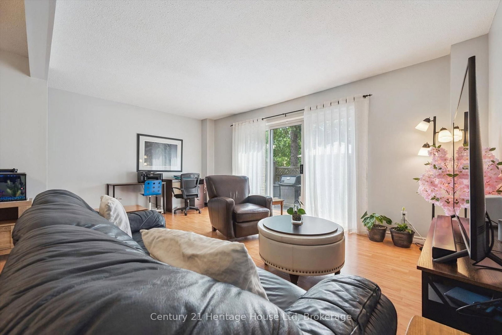 201 SILVERCREEK N 15 Parkway • Guelph, ON photo 4