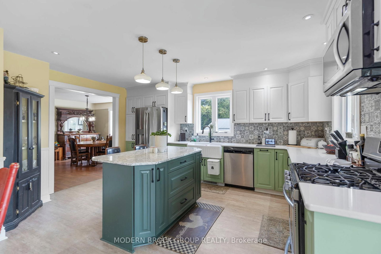 Listing Image 9