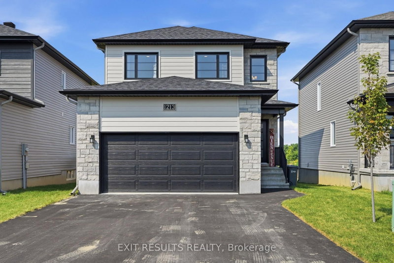 1213 Montblanc Crescent, Russell