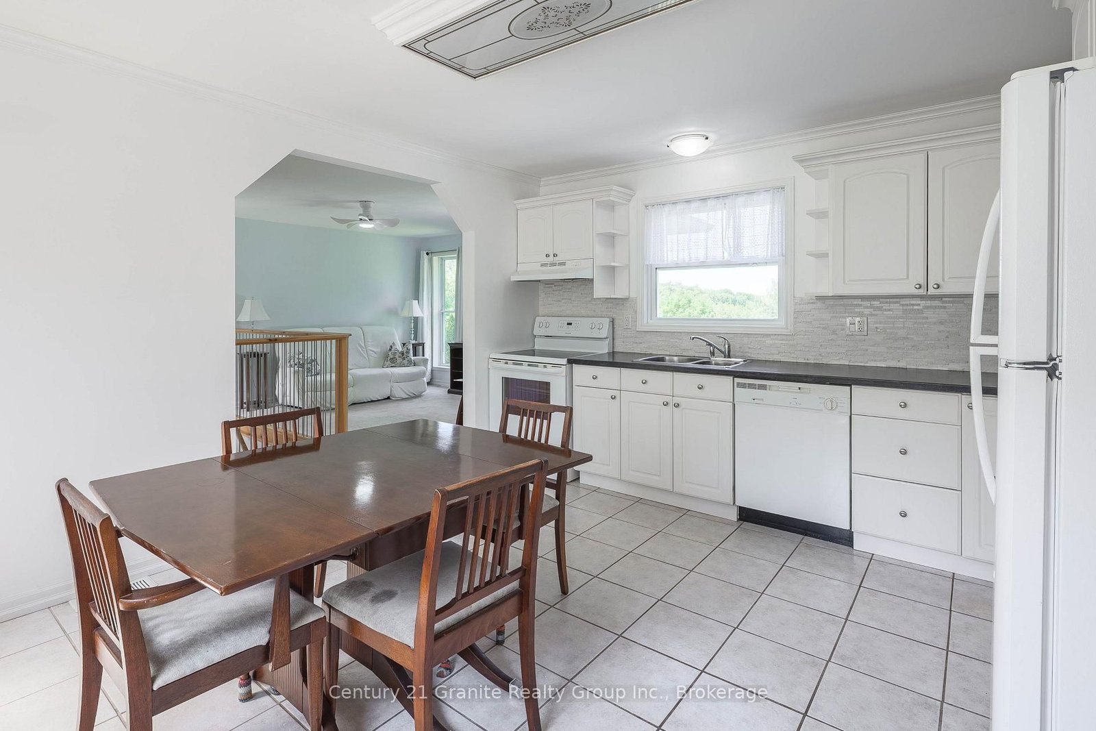 7177 Gelert Road • Dysart et al, ON photo 10