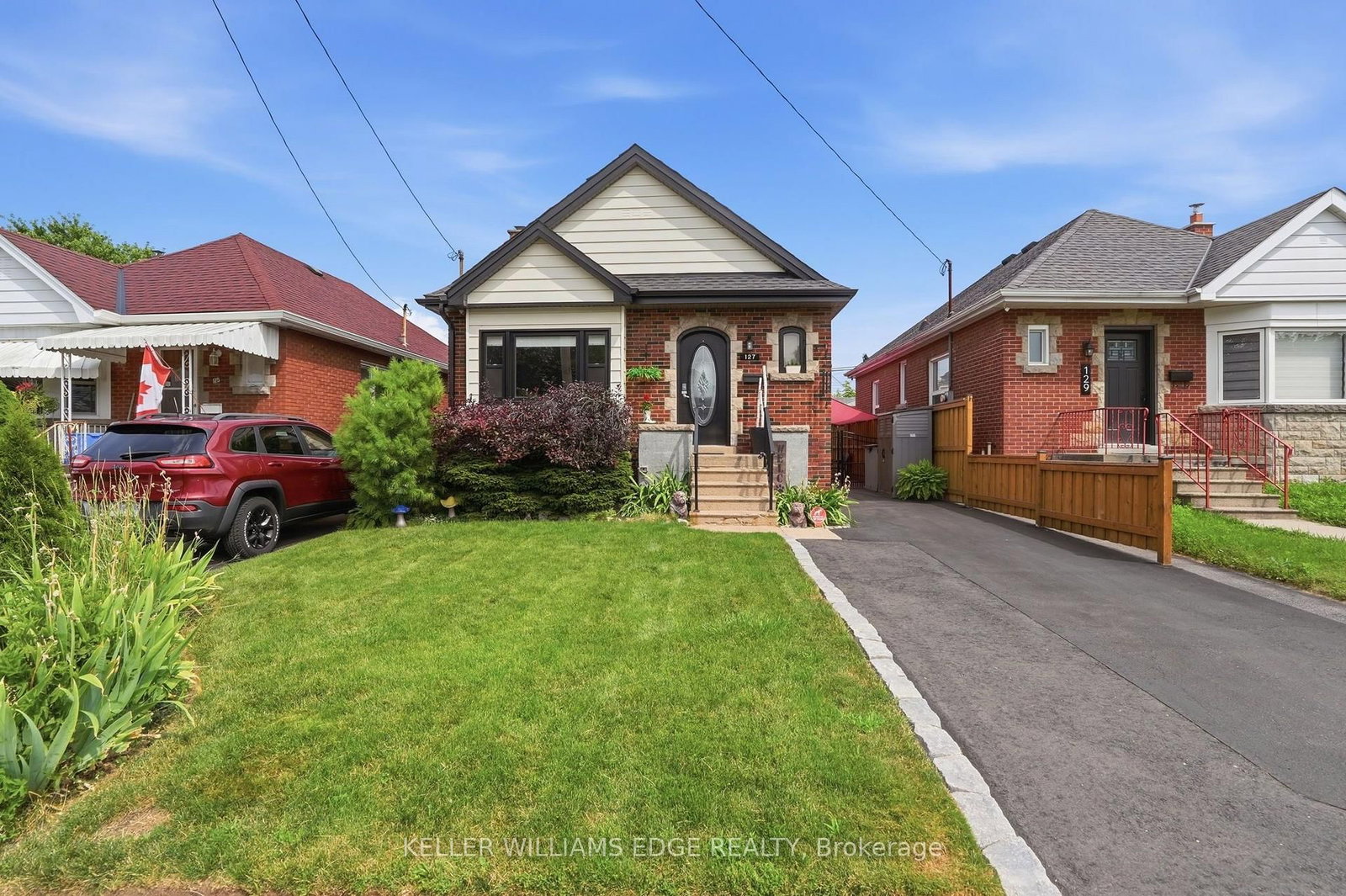 127 Tragina Avenue S • Hamilton, ON photo 1