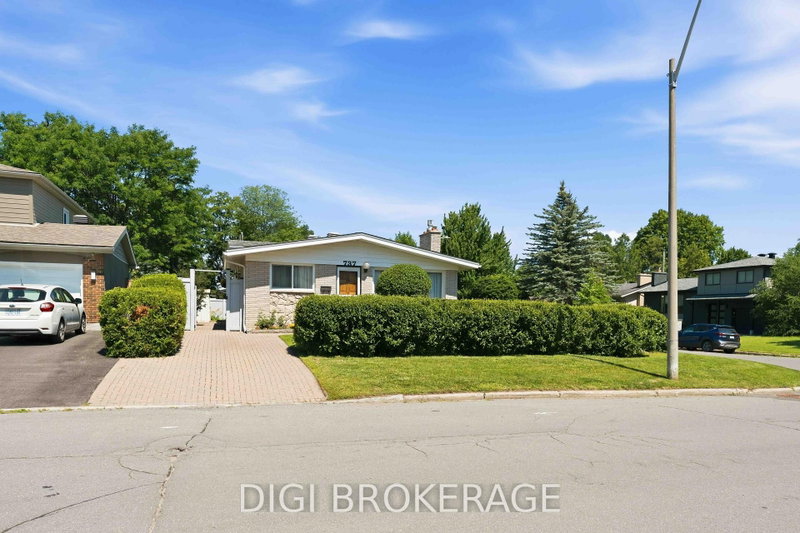 home for sale on 737 Southmore Drive W