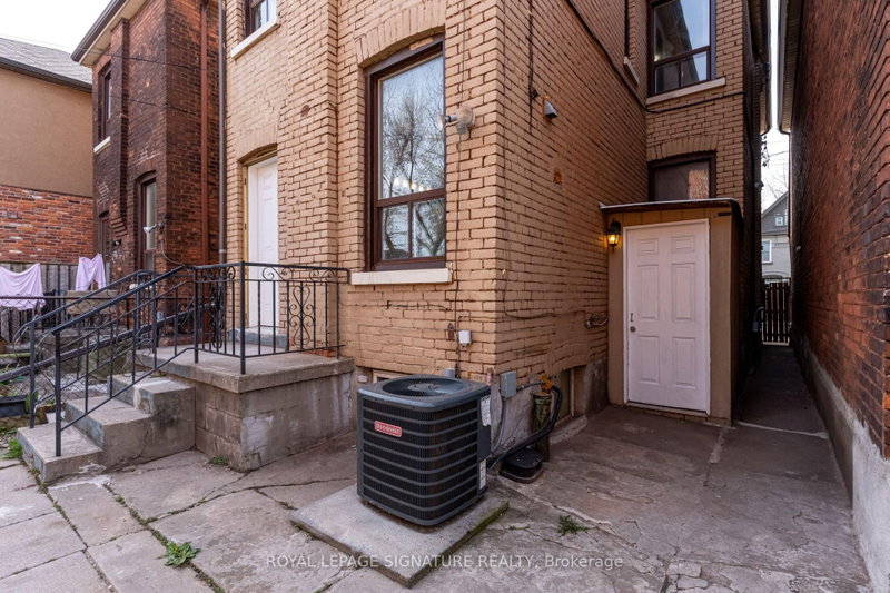 Bsmt - 212 Wellington Street N