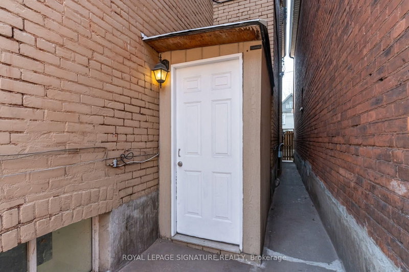 Bsmt - 212 Wellington Street N