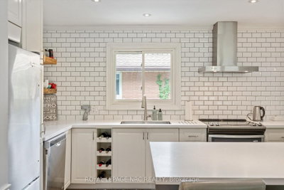 1 Kingston Bay — more photos