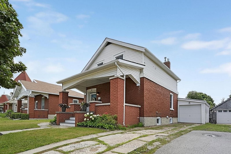 114 ELGIN Avenue E