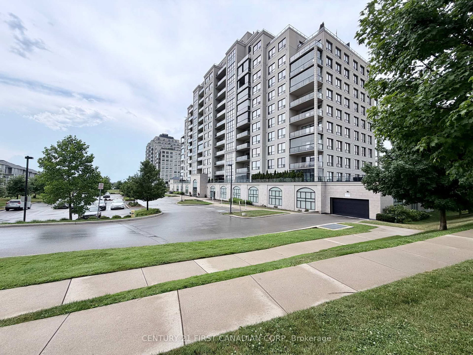 504 - 240 Villagewalk Boulevard, London North — photo 1