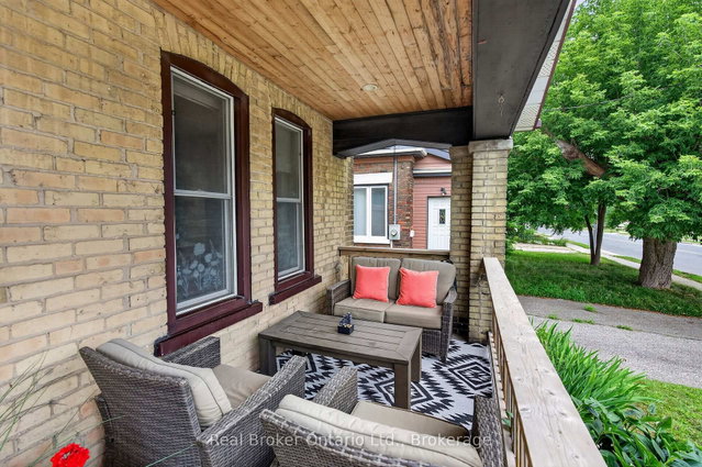 155 Lancaster Street W
