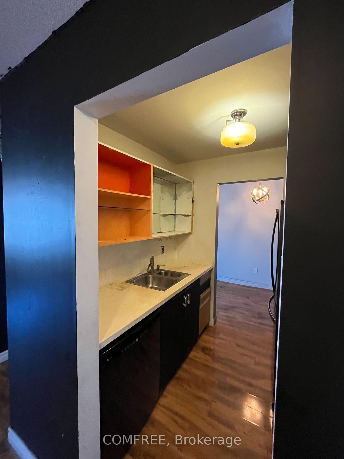 41 - 136 Conway Drive, London South — photo 3
