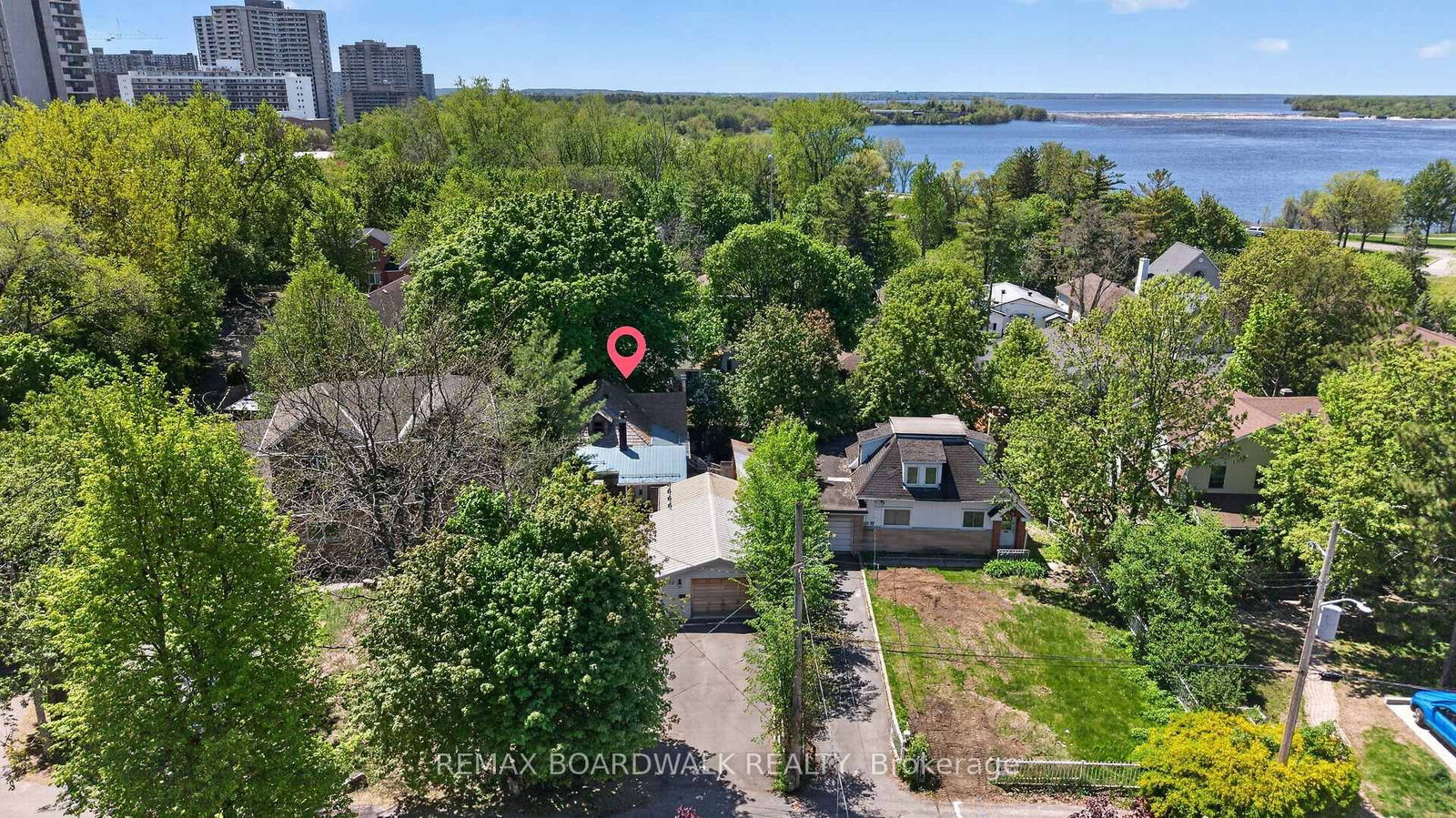 92 Orvigale Road • Ottawa, ON photo 2