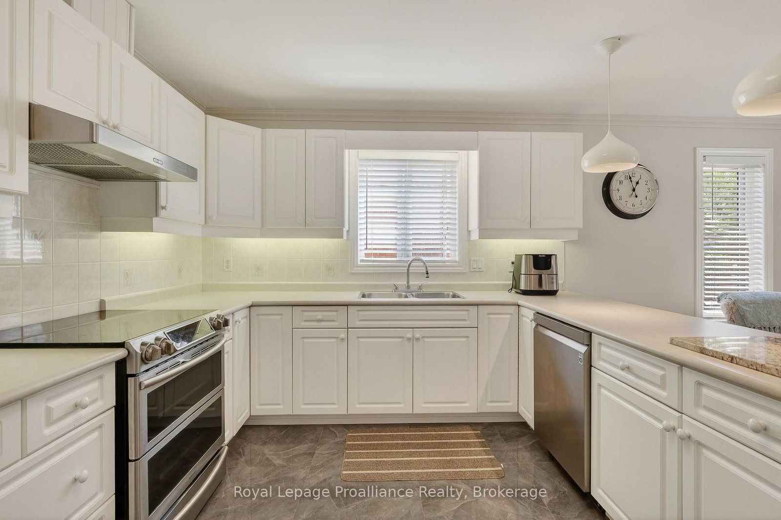 30 Heartwood Drive • Belleville, ON photo 13