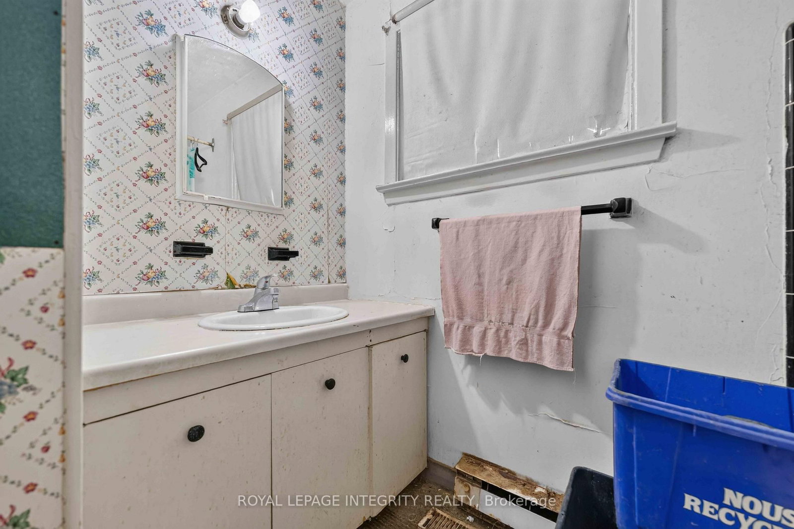 1274 Woodroffe Avenue • Ottawa, ON photo 11