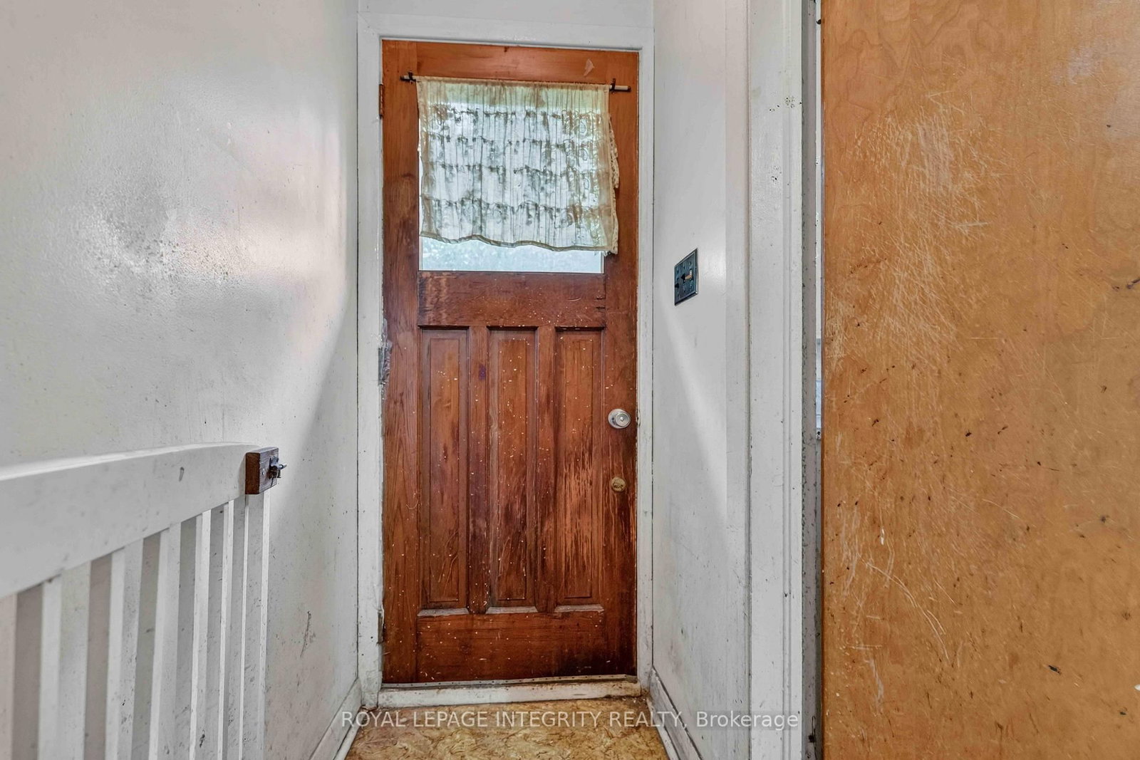 1274 Woodroffe Avenue • Ottawa, ON photo 3