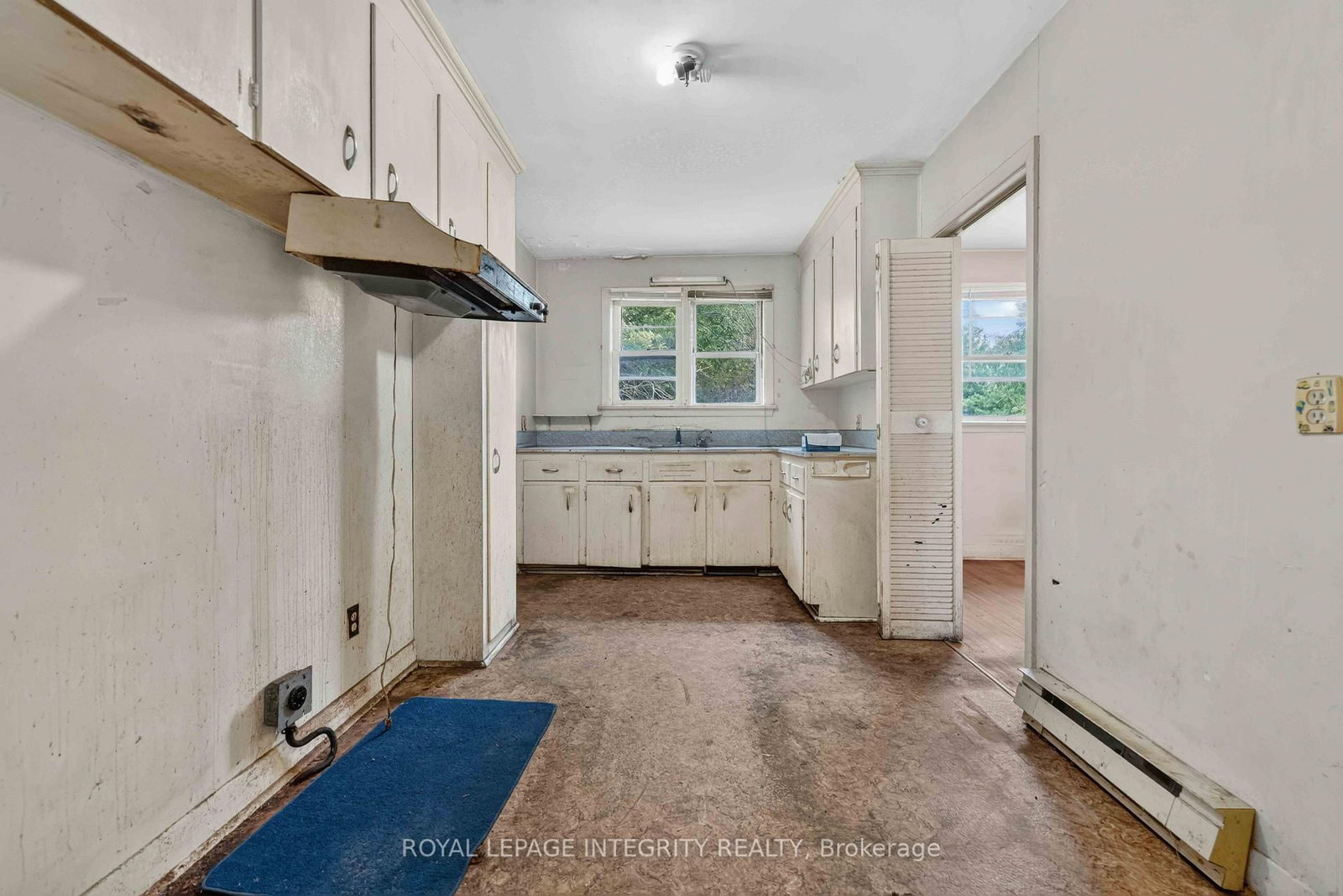 1274 Woodroffe Avenue • Ottawa, ON photo 9