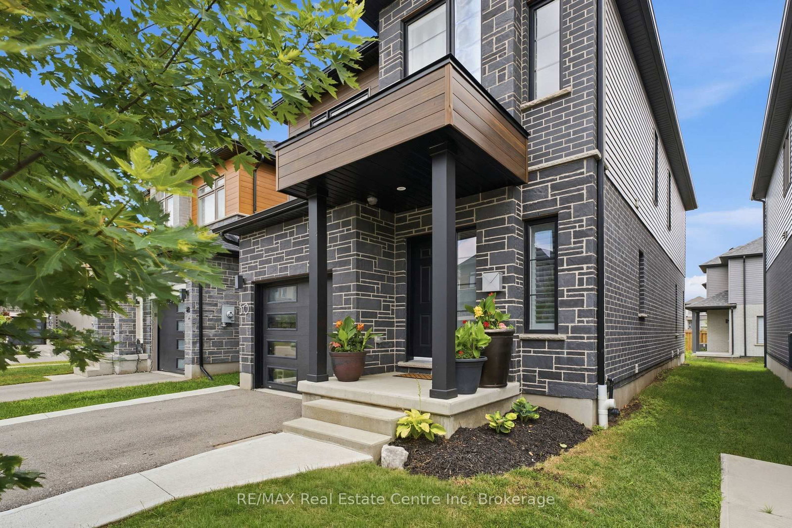 50 Ferris Circle • Guelph, ON photo 2