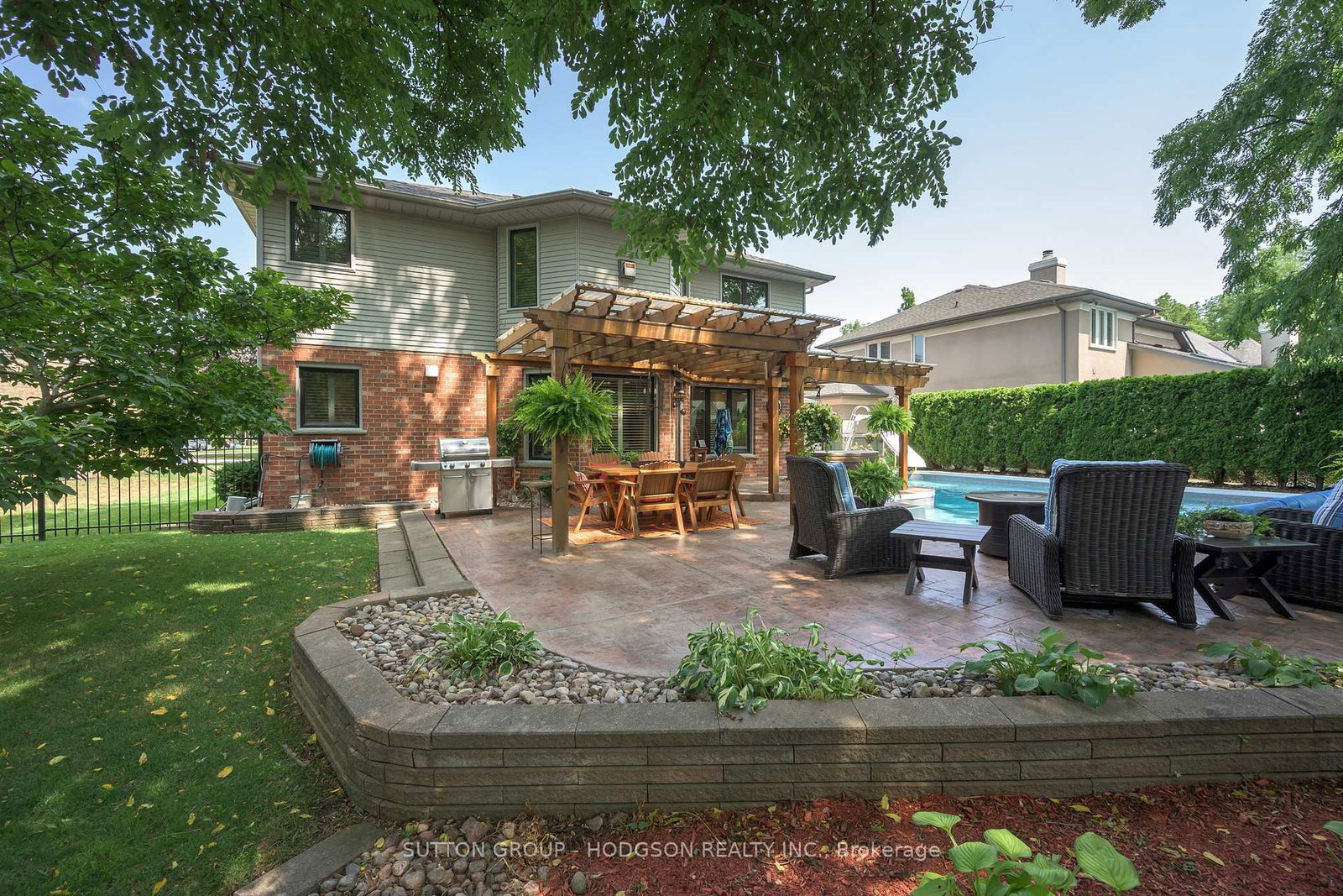 103 Carriage Hill Drive, London North — photo 2