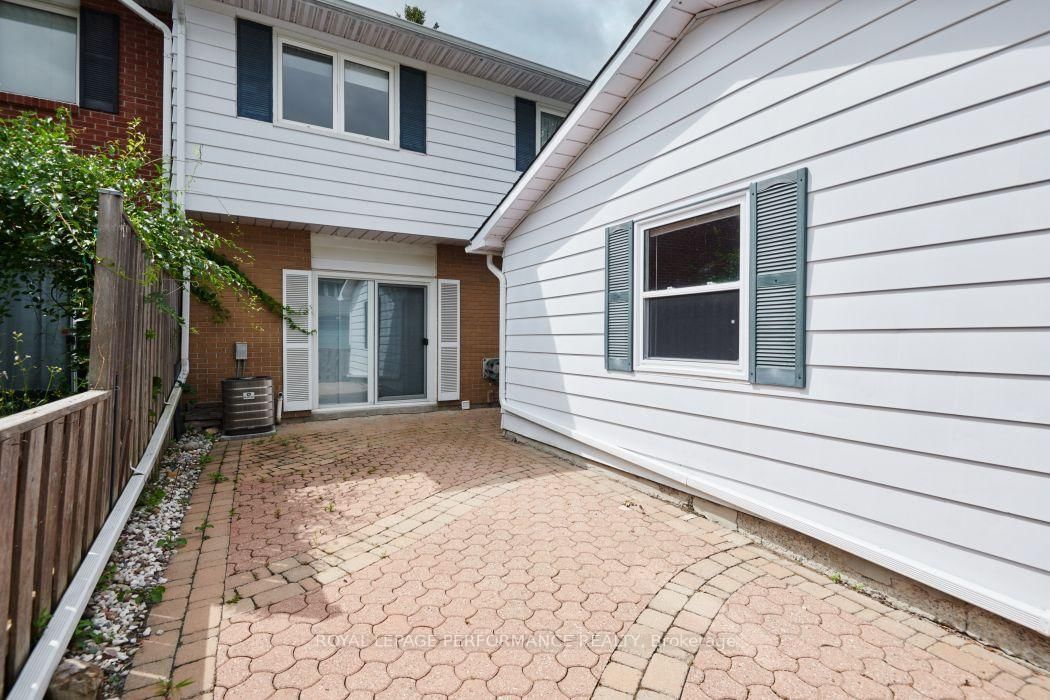 67 Ramsgate Private • Ottawa, ON photo 3