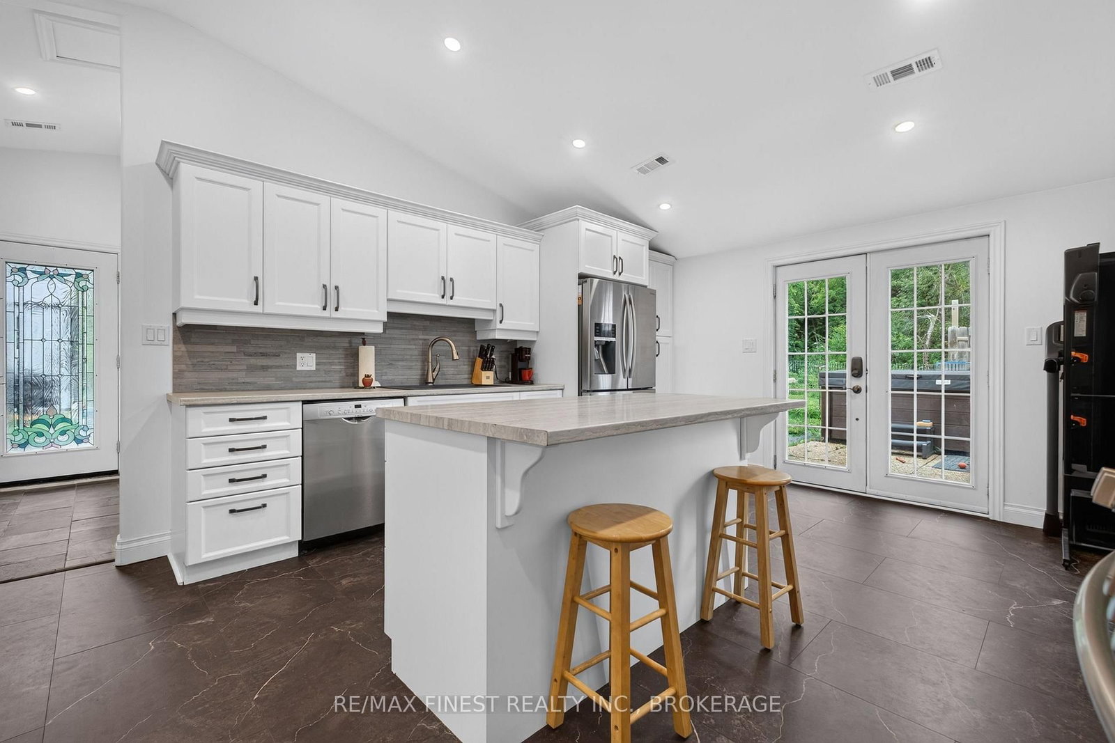 8297 COUNTY 2 Road • Napanee, ON photo 8