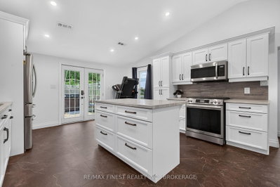 8297 COUNTY 2 Road • Napanee, ON photo 9