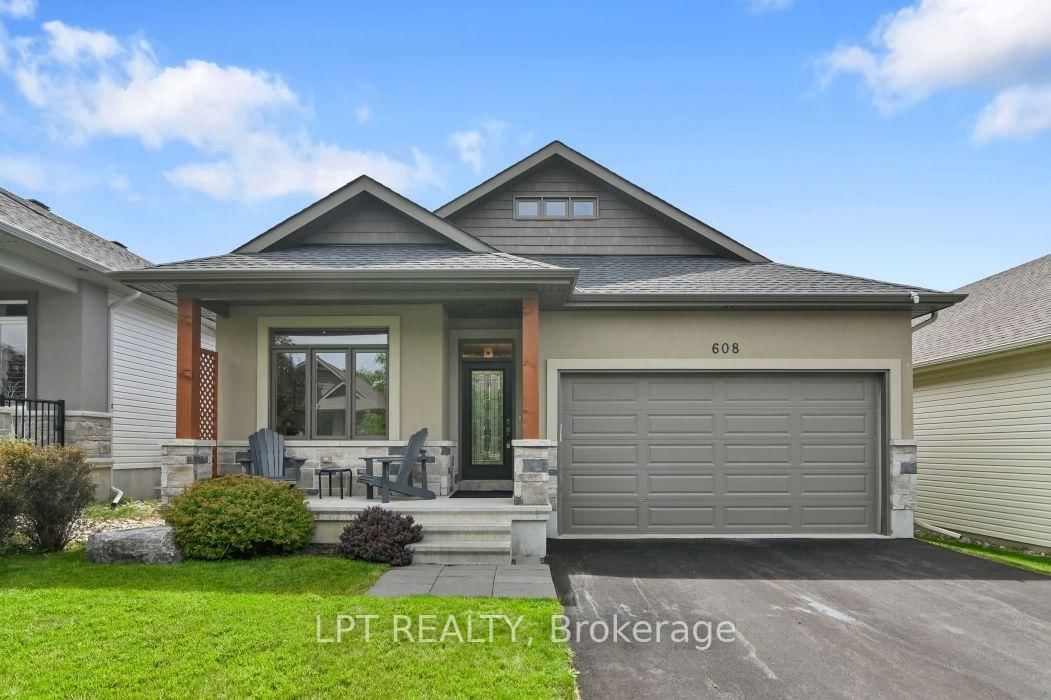 608 Robert Hill Street • Almonte, ON photo 1