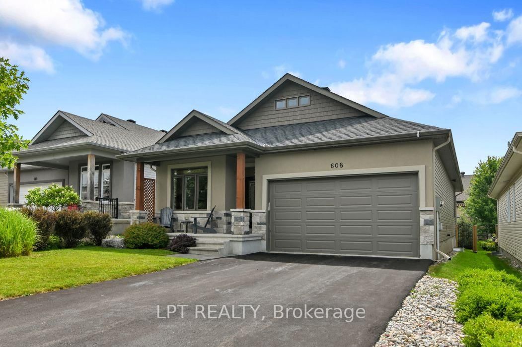 608 Robert Hill Street • Almonte, ON photo 2