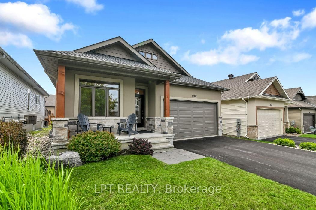 608 Robert Hill Street • Almonte, ON photo 3