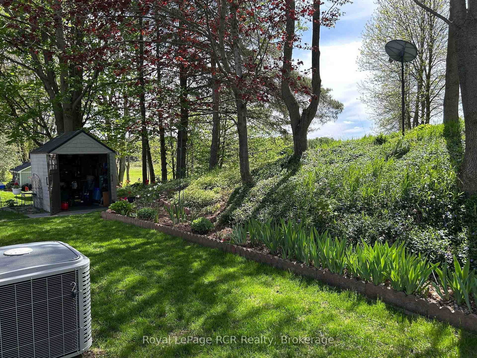 37 Sussex Square • Georgian Bluffs, ON photo 3