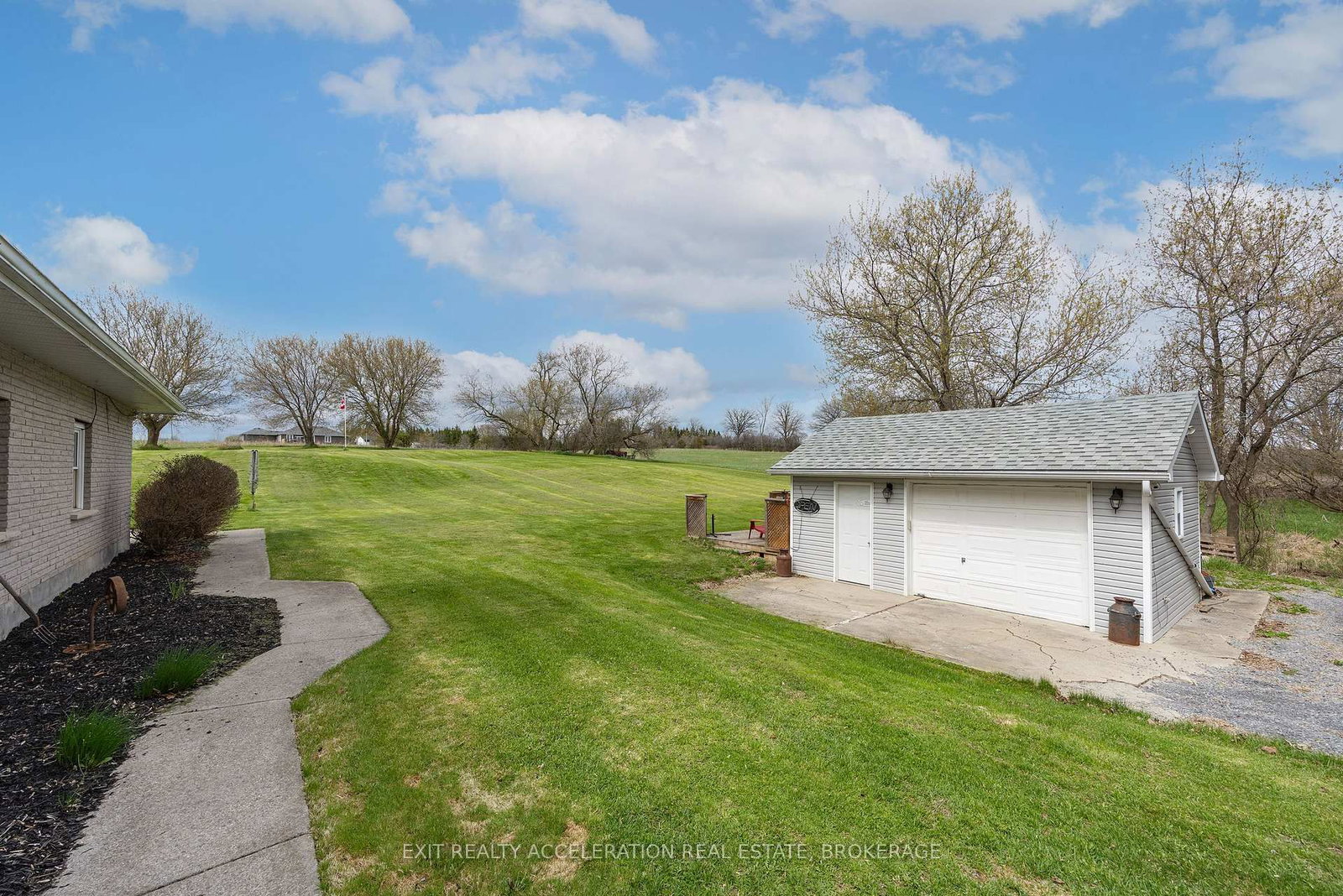 7349 County Rd 2 • Napanee, ON photo 9