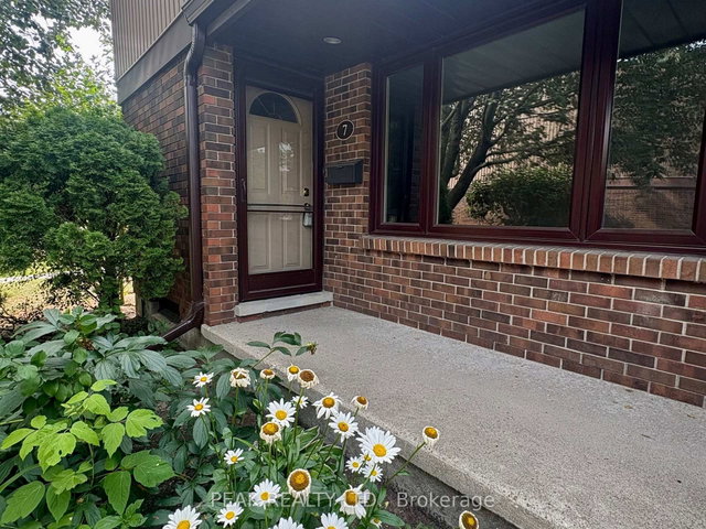 7 - 279 Sandowne Drive