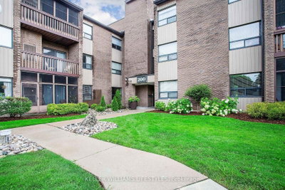 200 Everglade Crescent
