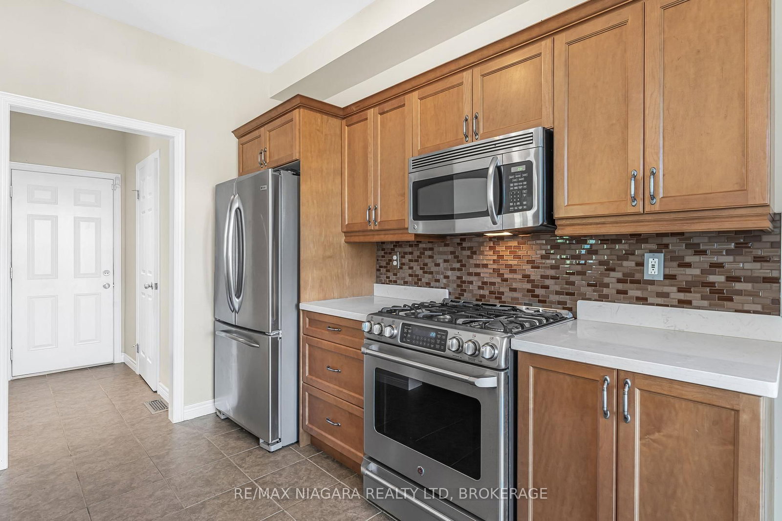 750 Lakeshore Road • Fort Erie, ON photo 11
