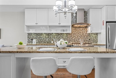 Unit 312 — 808 Bronson Avenue — more photos