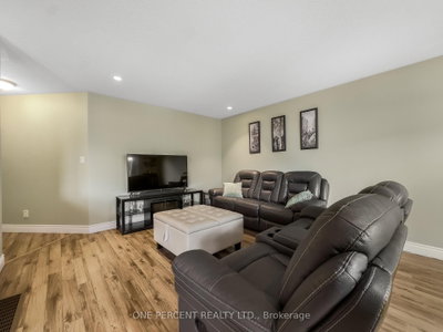 4 Jason Crescent — more photos