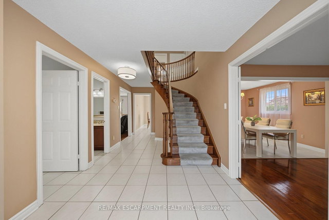 2 Cresthaven Drive