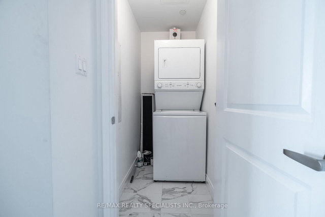 321 - 125 Shoreview Place