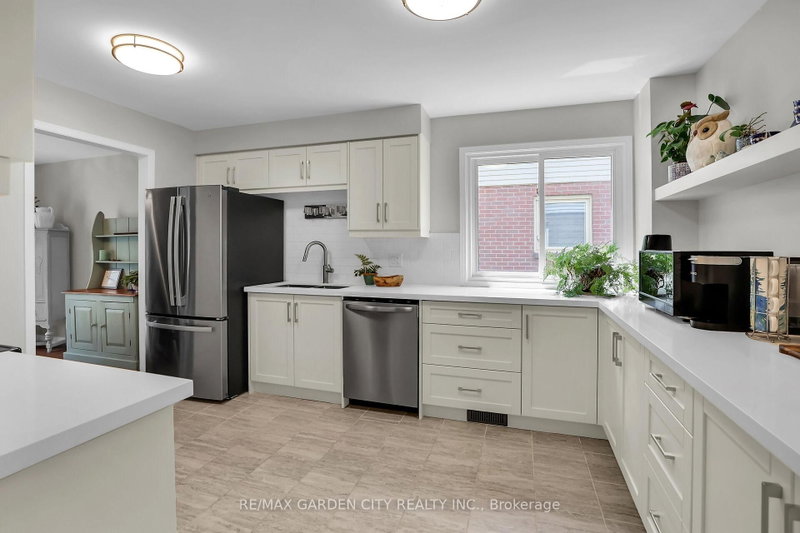 4542 Ivy Gardens Crescent