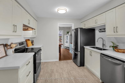 4542 Ivy Gardens Crescent — photo 5