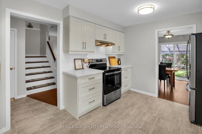 4542 Ivy Gardens Crescent — photo 6