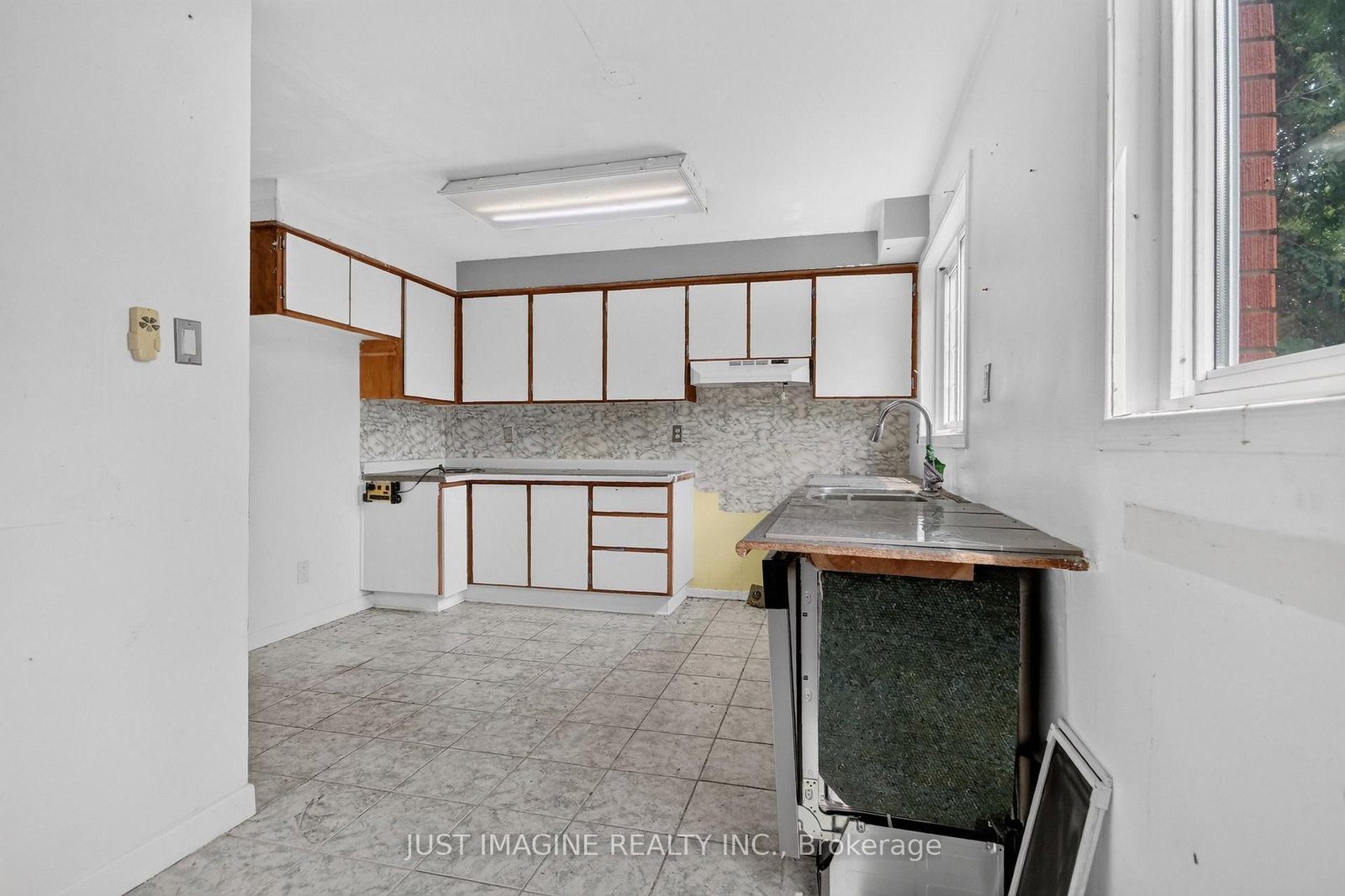 2654 Conn Street • Ottawa, ON photo 16
