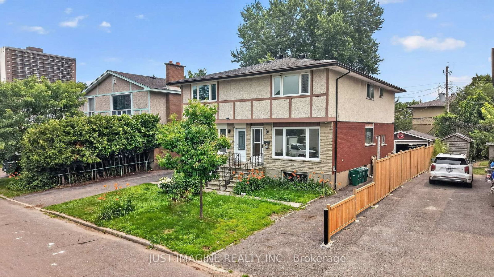 2654 Conn Street • Ottawa, ON photo 2