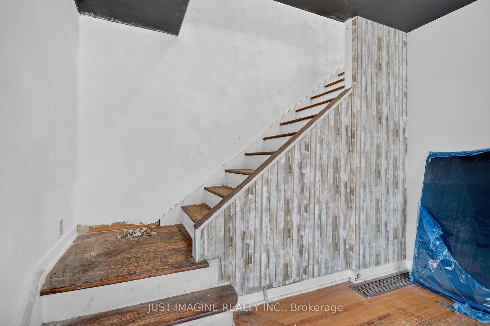 2654 Conn Street • Ottawa, ON photo 9