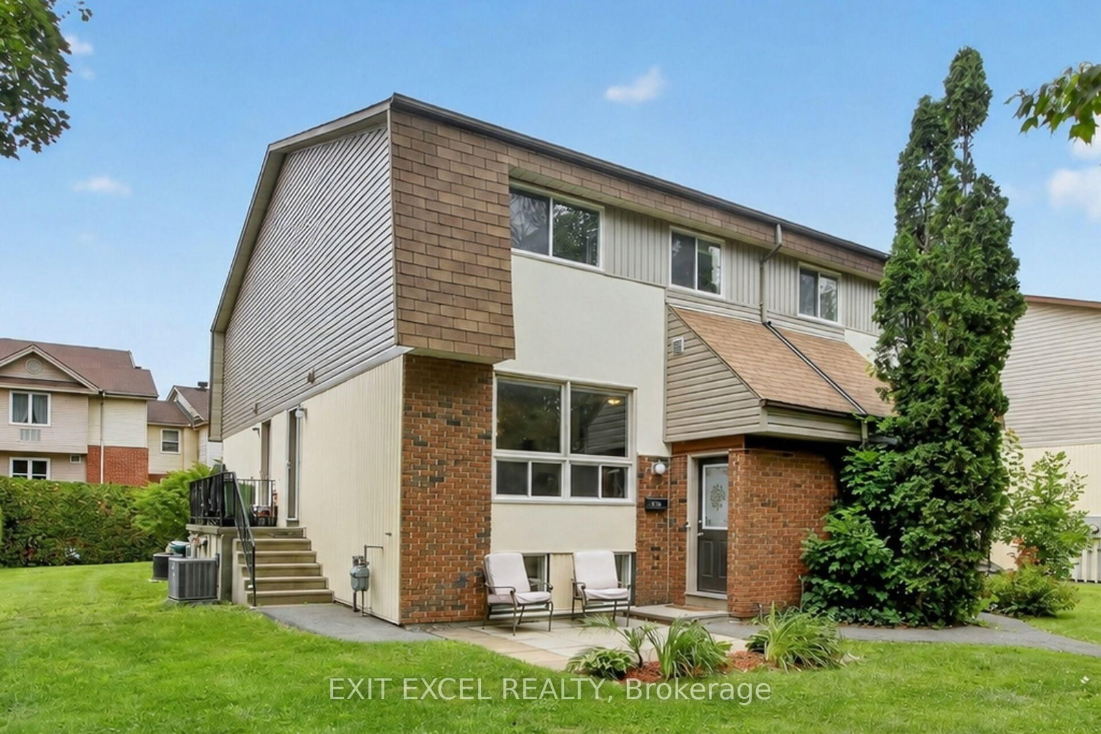 34A Forester Crescent • Ottawa, ON photo 2